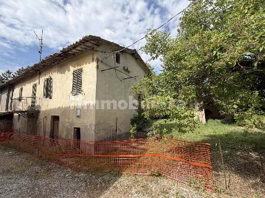 Rustico, da ristrutturare, 150 m², Camerino