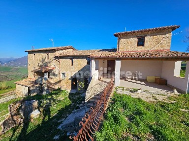 Casale, ottimo stato, 386 m², Camerino