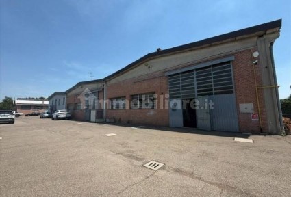 Capannone in Affitto