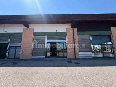 Capannone in Affitto