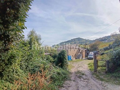 Rustico, da ristrutturare, 180 m², Centro, Montelupone