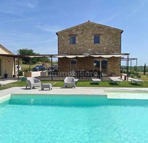 Cingoli, Casale In Pietra Con Ampio Parco Privato