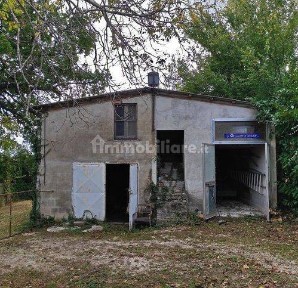 Cingoli, Corte Con Accessori