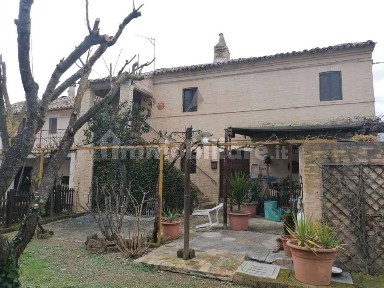 Cascina 270 m², Centro, Montecosaro