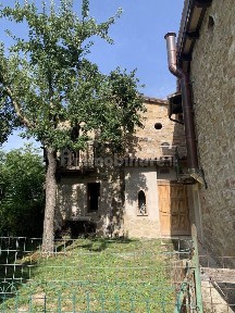 Rustico, da ristrutturare, 100 m², Camerino
