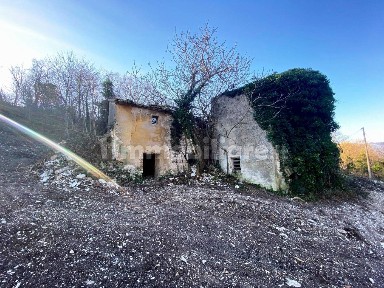 Casale, da ristrutturare, 160 m², Castelraimondo