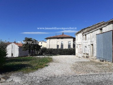 Casa colonica, da ristrutturare, 435 m², Montefano