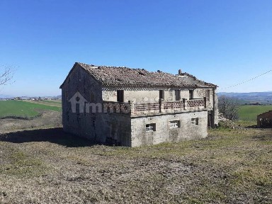 Cascina, da ristrutturare, 850 m², Cingoli