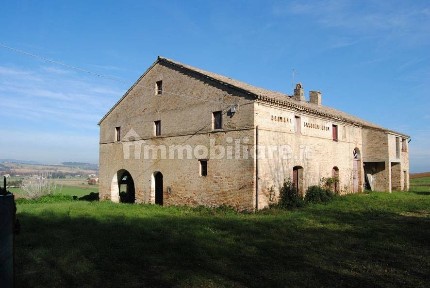 Rustico, da ristrutturare, 1000 m², Potenza Picena