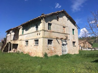 Rustico, da ristrutturare, 236 m², Recanati
