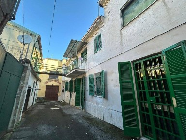 Terratetto plurifamiliare vicolo Matteo Bandello 15, Centro, Valenza