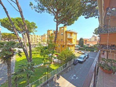 Trilocale via Milano 53, Centro, Bordighera