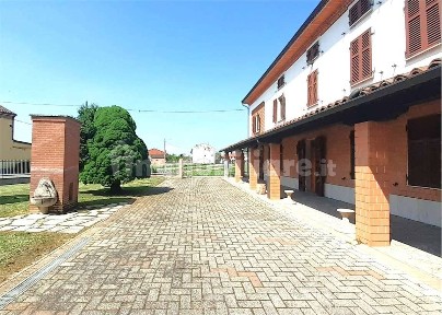 Casal Cermelli, Via Roma, 85