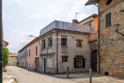 Alfiano Natta, Via Nuova, 21