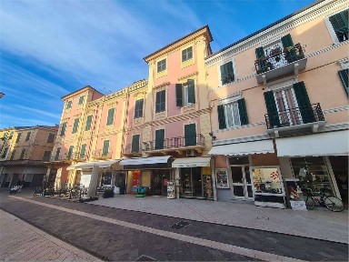 Trilocale via genova, 78, Centro, Diano Marina