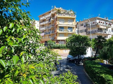 Trilocale traversa Cristoforo Colombo 2, Centro, Taggia