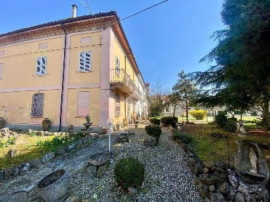Sale, Via Giosuè Carducci, 27