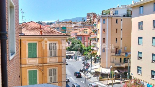 Quadrilocale da ristrutturare, terzo piano, Porto Vecchio, Sanremo