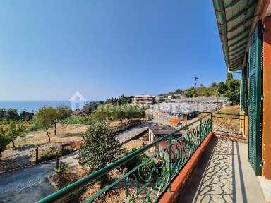Trilocale Strada Guardiole, Corso degli Inglesi, Sanremo