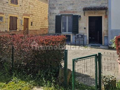 Olivola, Via Regina Elena, 1