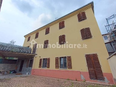Ottiglio, Piazza Gino Filippini, 8