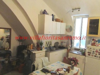 Monolocale buono stato, piano terra, Poggio, Sanremo