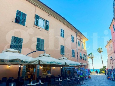 San Lorenzo al Mare, Piazza Garibaldi