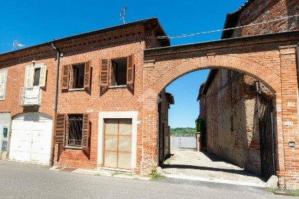 Terratetto plurifamiliare via Vittorio Emanuele II 31, Centro, Altavilla Monferrato