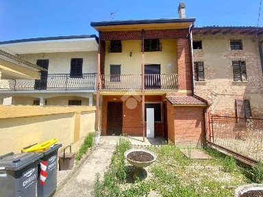 Isola Sant'Antonio, Via ugo pratolongo, 77