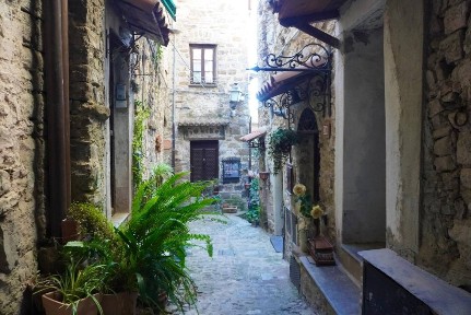 Quadrilocale via Fiume 15, Centro, Apricale