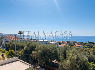 Trilocale strada San Bartolomeo 86, San Bartolomeo, Sanremo