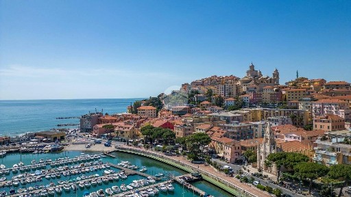 Bilocale piazza sant' antonio 36, Porto Maurizio, Imperia