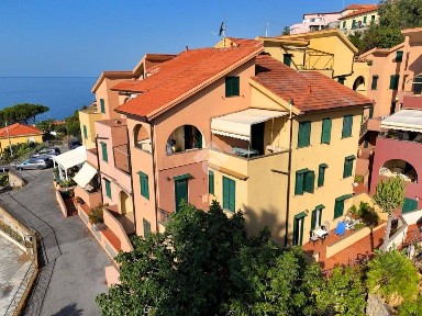 Cipressa, Via Bonfante, 11