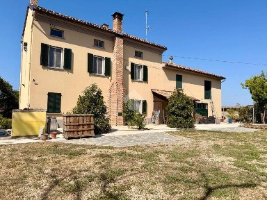 Sale, Via castelnuovo, 40