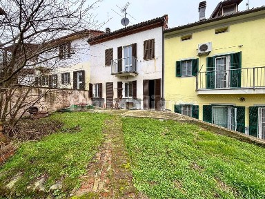 Terratetto unifamiliare via usbergo 8, Centro, Castelletto Monferrato