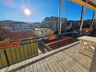 Quadrilocale via lombardi e rossignoli, 7, Centro, Diano Marina