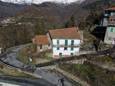 Appartamento via Generale Achille Emanuelli, Centro, Molini di Triora
