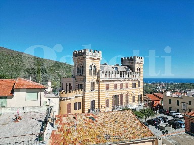 Castellaro, Piazza Fratelli Ruffini