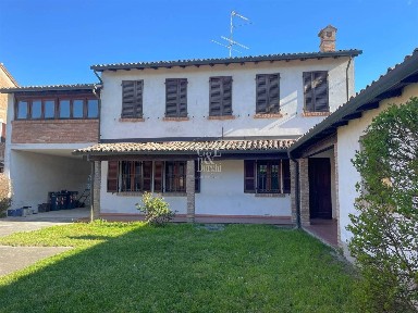 Terratetto unifamiliare 266 m², buono stato, Centro, Isola Sant'Antonio