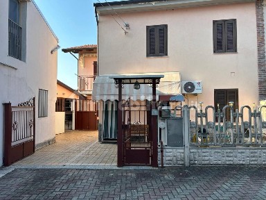 Terratetto unifamiliare Cantone Castello 97, Popolo, Rondò, Casale Monferrato