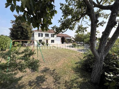 Terratetto unifamiliare Strada Degli Orti 29, Porta Milano, Casale Monferrato