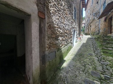 Apricale, Via San Bartolomeo