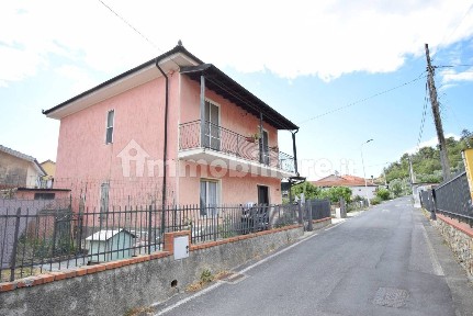 Diano Arentino, Via Grillarine, 1