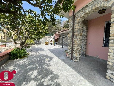Trilocale Strada Cason della Guardia, snc, Porto Maurizio, Imperia