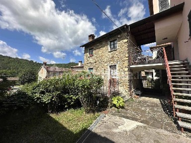 Albera Ligure, via del centro
