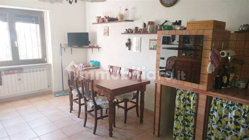Terratetto unifamiliare 140 m², buono stato, Sale
