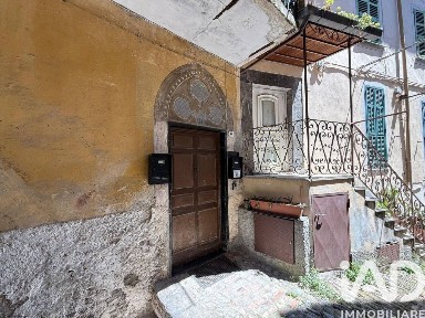 Castel Vittorio, Via VITTORIO EMANUELE, 4