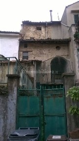Terratetto unifamiliare 100 m², da ristrutturare, Sale