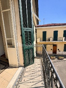 Quadrilocale piazza Ulisse Calvi, Oneglia, Imperia