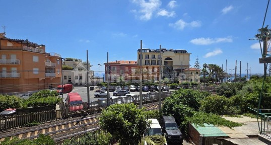 Trilocale via Cantore, Centro, Bordighera